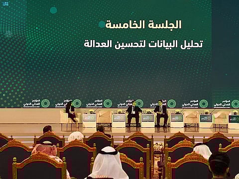 جلسة حوارية حول "تحليل البيانات" في المؤتمر العدلي الدولي