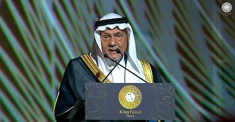 شاهد.. هكذا أعلن تركي الفيصل إصابة أمير مكة بكورونا: أنوب عن أخي بعدما أصابه "الوباءُ العَكِر"