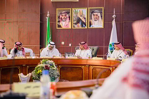 محلي الطوال يستعرض عددًا من الموضوعات والتوصيات والإجراءات في دورته الأولى للعام 1444هـ