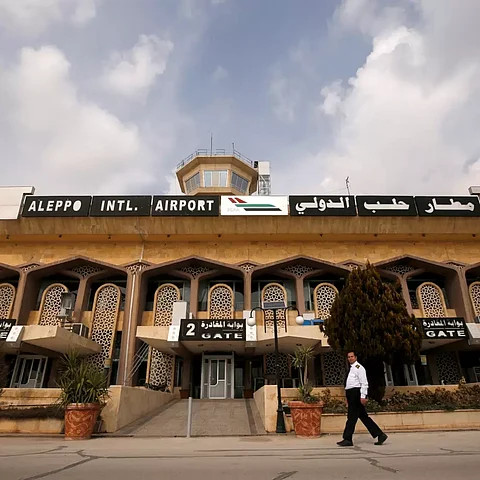 بعد استقباله 80 طائرة مساعدات خلال شهر.. هجوم إسرائيلي يُخرج مطار حلب عن الخدمة