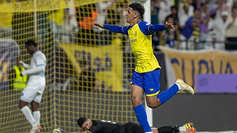 دوري روشن للمحترفين: في مباراة مجنونة.. "النصر" ينجو من كمين "الباطن"