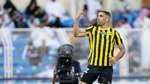 فرحة عبدالرزاق حمدالله لاعب الاتحاد بتسجيله هدف في مرمى الفتح