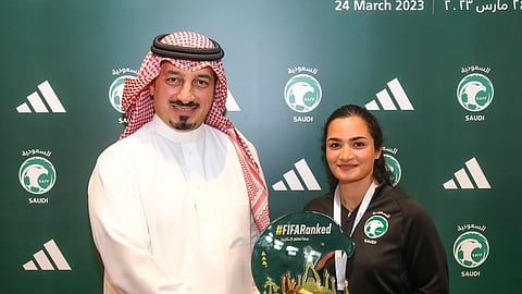 ياسر المسحل خلال تكريمه لبيان صدقة