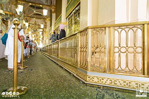 "السديس" يدشّن الحاجز النحاسي المذهب الجديد المحيط بالمقصورة الشريفة بالمسجد النبوي