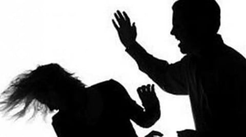 تحذير من "النمر" للمتهورين.. تداعيات خطيرة لـ"ضربة الكف القوية على الخد"