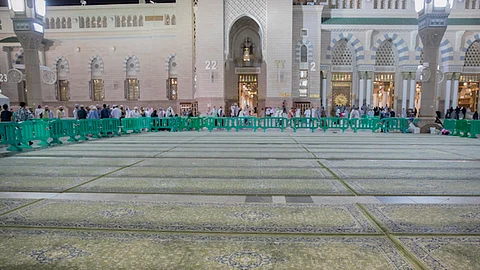 مراقبة ذكية وعناية خاصة بسجاد المسجد النبوي