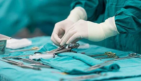 يشمل 18 تخصُّصًا.. التأمين الإلزامي ضدّ الأخطاء المهنية للممارسين الصحيين يدخل حيّزَ التنفيذ