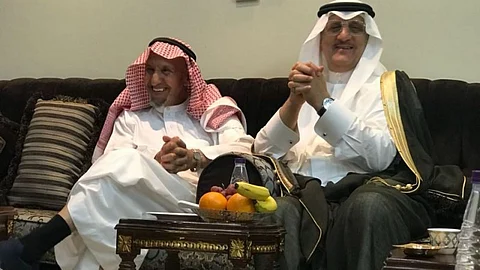محافظ شقراء عادل البواردي خلال زيارته لعبدالرحمن المقحم