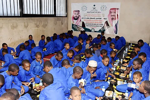 "الشؤون الإسلامية" تُقيم مأدبة إفطار للصائمين بمركز دار الأيتام لتحفيظ القرآن بالسنغال