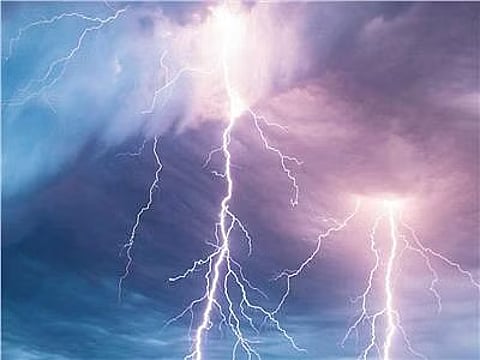 حزامٌ من السحب الرعدية يؤثر في الجوف مُرفق بأمطارٍ مُتفاوتة الغزارة