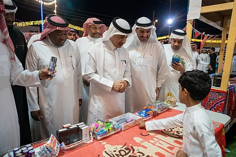 "محافظ الليث" يزور سوق الليالي الرمضانية ويطّلع على الأنشطة الثقافية والاجتماعية والرياضية