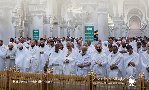 سلاسة بالحركة رغم الحشود.. صحن المطاف يمتلئ بالمصلّين وسط أجواء إيمانية