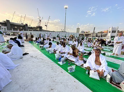 "العون الخيرية" توزِّع 450 ألف وجبة إفطار خلال 10 أيام في مكة المكرمة والطائف