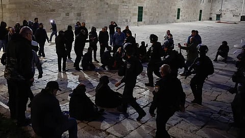قوات الشرطة الإسرائيلية في باحات المسجد الأقصى