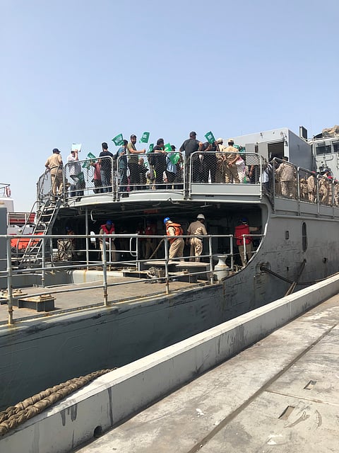 وصول سفينة جلالة الملك الطائف إلى قاعدة الملك فيصل البحرية