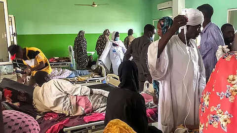 مصابون في أحد مستشفيات دارفور
