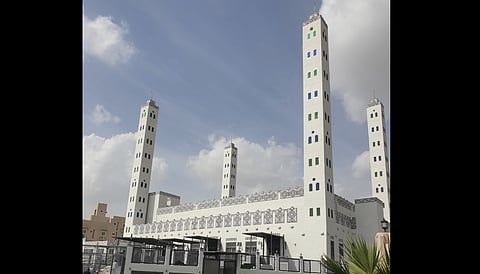 "آل الشيخ" يُوجِّه بتغيير اسم مسجد "الأربع منارات" بمكة وإزالة المجالس بداخله