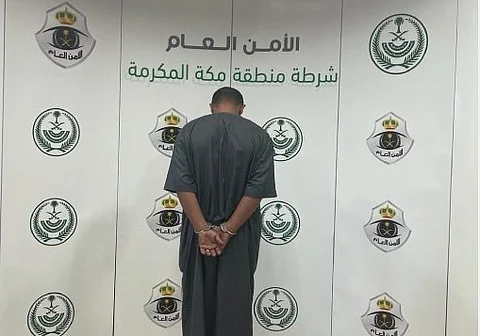 شرطة القنفذة تقبض على مُقيم يمني لنقله 5 مخالفين إثيوبيين