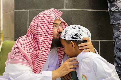 "السديس" يتناول الإفطار مع أيتام "الوداد الخيرية"