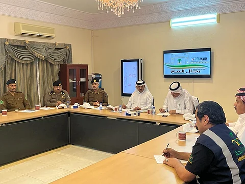 "الحفظي" يعقد اجتماعًا طارئًا لمتابعة الحالة المطرية المتوقعة على رجال ألمع