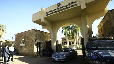 الخارجية المصرية: إصابة أحد أعضاء السفارة في الخرطوم بطلق ناري