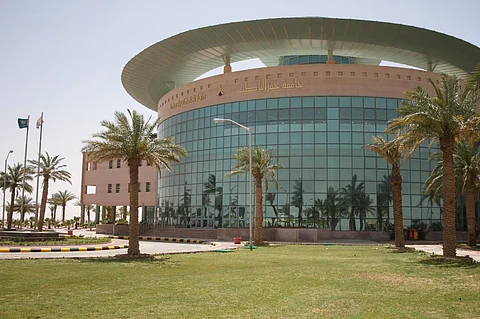 جامعة حفر الباطن تعلق الدراسة الحضورية غداً وتحويلها عن بعد