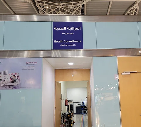إنقاذ حياة مُعتمرة سبعينية آسيوية بمركز المراقبة الصحية بمطار المدينة المنورة