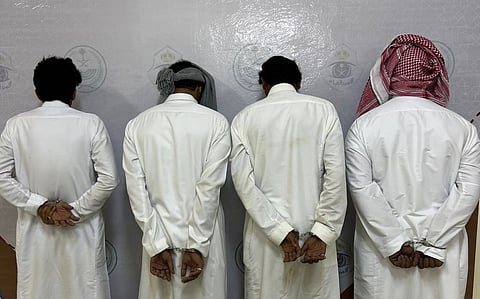 "دوريات الأمن" بالدوادمي تقبض على 4 مواطنين لترويجهم "الإمفيتامين"