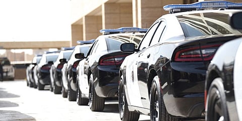 دوريات الأمن بخميس مشيط تُطيح بشخص بحوزته مواد مخدرة وسلاح ناري