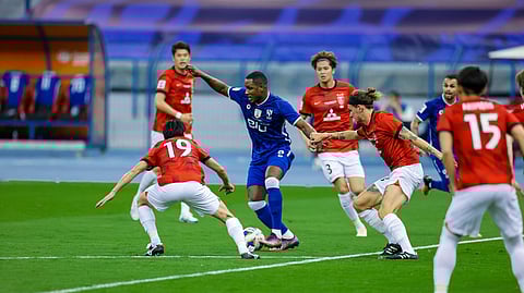 جانب من لقاء الهلال السعودي وأوراوا الياباني في نهائي أبطال آسيا