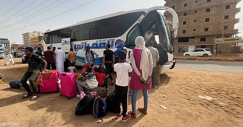 إعفاء من لا يملك نقوداً من الرسوم.. الإجلاء من السودان إلى مصر له قصة