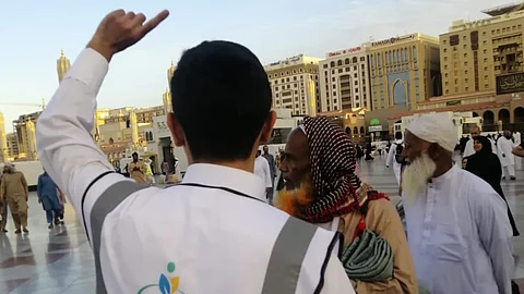 تعليم المدينة المنورة.. 855 متطوعًا يشاركون في خدمة المصلين في المسجد النبوي