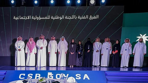 كوادر"منصة المسؤولية الاجتماعية" يشيدون بدعم وزير الموارد البشرية