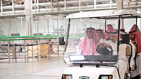 الأمير سعود بن عبدالله بن جلوي خلال تفقده المشروعات