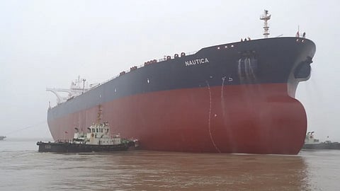 السفينة البديلة لخزان صافر تبدأ رحلتها إلى اليمن