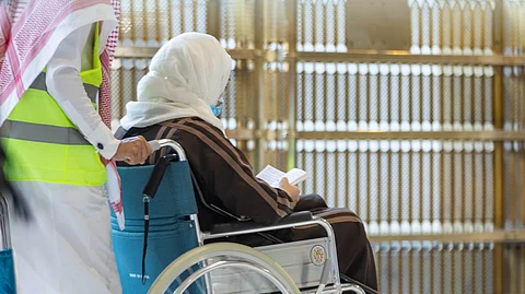 4 مواقع لحجز عربات الدفع اليدوي مجاناً بالمسجد الحرام