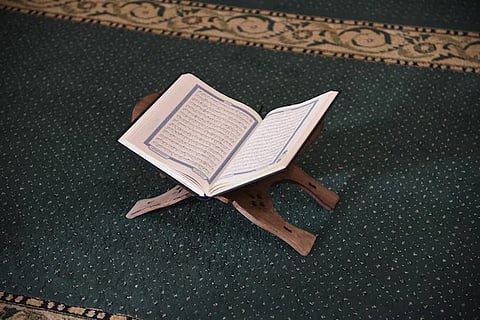 "قبسات بلاغية" تستعرض بلاغة "الطباق والمقابلة" في القرآن