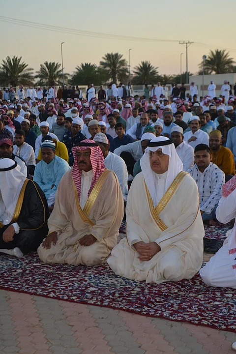 بحضور المحافظ.. خطيب العيد في شقراء يحذر من الرعي والاحتطاب الجائر