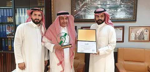 لتبرعه بـ 20 ألف ريال.. جمعية الإعاقة السمعية بجدة تكرّم "الجميح"