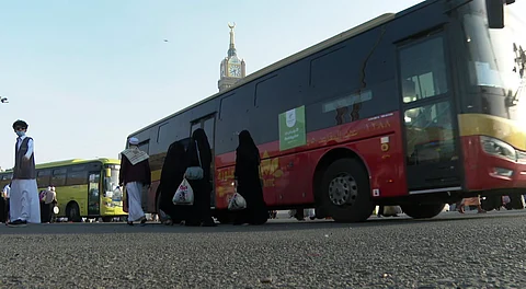 بتوجيه "الفيصل".. "جامعة أم القرى" تُقيِّم خدمة نقل المصلين والمعتمرين من وإلى المسجد الحرام
