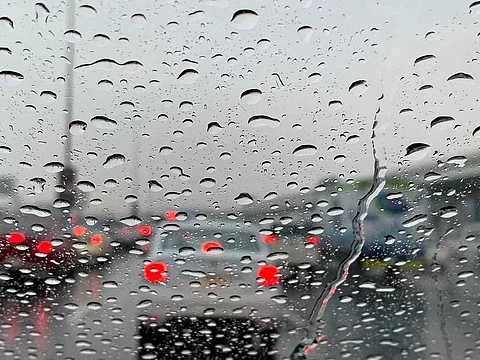 حتى الساعة التاسعة مساءً.." الأرصاد": أمطار متوسطة ورياح شديدة على الباحة