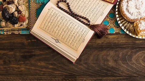 بلاغة "الجناس" في القرآن.. بين الجمالية والتأثير.. هنا قبسات ووقفات