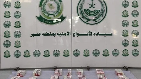 عسير.. الأفواج الأمنية تحبط تهريب أقراص خاضعة للرقابة الطبية