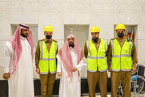 السديس لرجال الدفاع المدني: ما تقومون به في بيت الله الحرام شرفٌ عظيم وواجب جليل