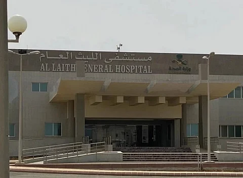 في جدة.. الشنور يقطع رقبة شاب وفريق طبي ينقذ حياته بتدخل جراحي عاجل