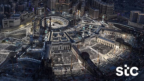 "stc" تزود وقف الملك عبدالعزيز بمكة بـ 7 أبراج اتصال تغطي 1,5 مليون م2