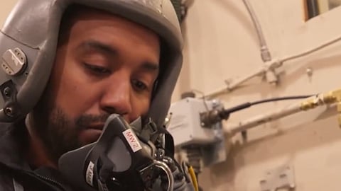 شاهد.. 4 مقاطع فيديو ترصد تدريب "علي وريانة" على التكيف مع بيئة الفضاء وكيفية إعداد الطعام