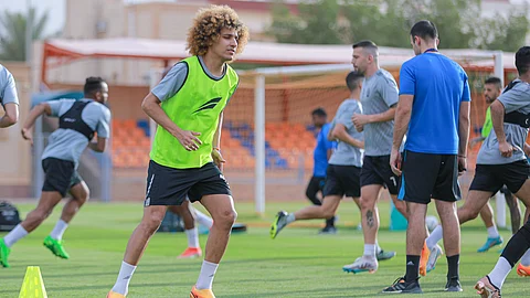 جانب من تدريبات لاعبي نادي الفيحاء