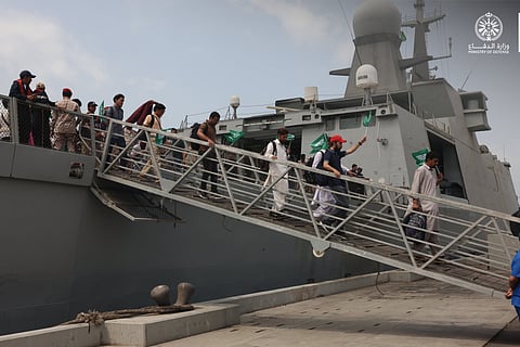 وصول 14 مواطنًا و206 أشخاص من رعايا الدول الشقيقة والصديقة من السودان إلى جدة