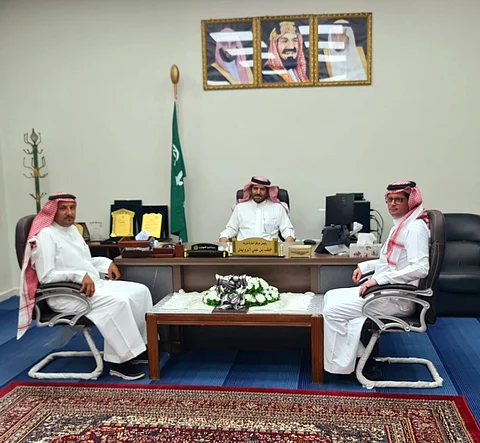 رئيس إمارة تربة حائل يُقيم مأدبة غداء على شرف "الرشيدي"
